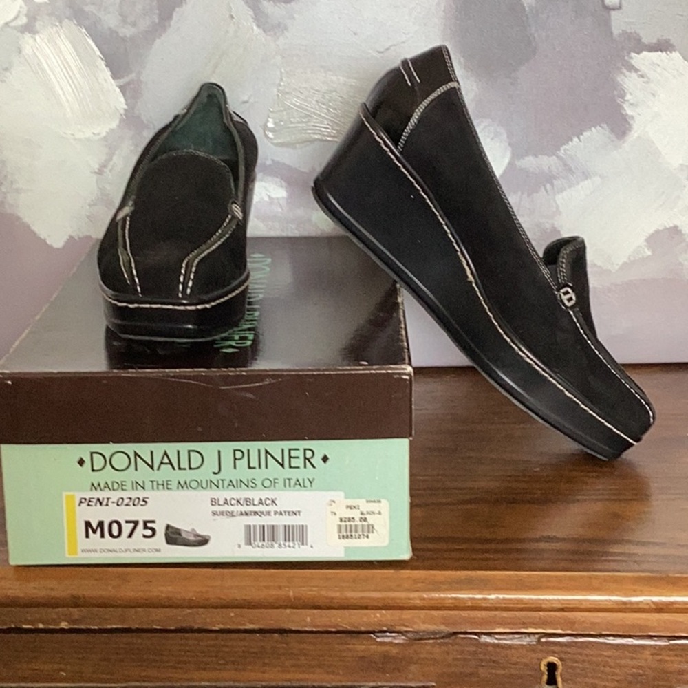 Donald Pilner suede wedge